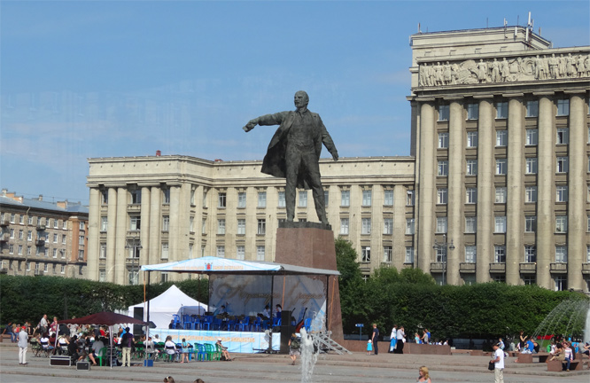 Lenin lebt in Leningrad - Heute St. Petersburg