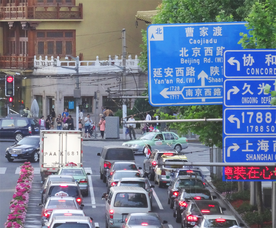 Eine Kreuzung in Shanghai