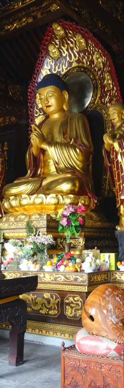 Buddha-Statue in der Grossen Wildgans Pagode 