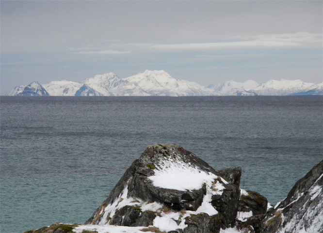 Laukvika's Berge, von Hov aus gesehen