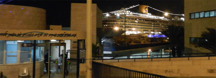 Hafen von Haifa, Tor 5,  mit Costa Pacifica