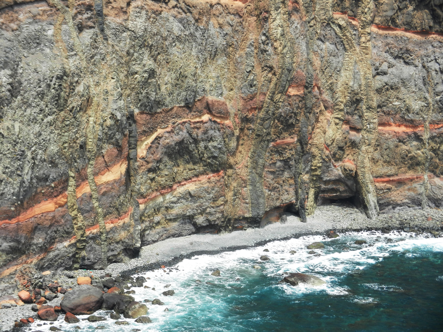 Lavaformationen auf der Halbinsel Sao Lourenco