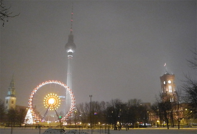 Fernsehturm und Weihnachtsmarkt