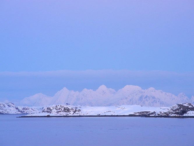 Sunset in Henningsvaer 