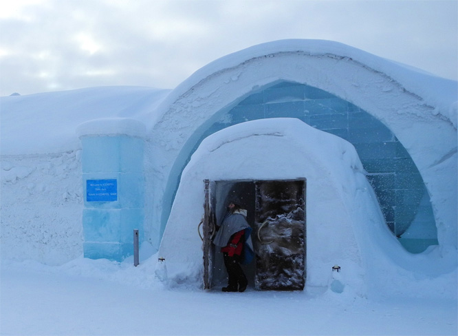 Eingang zum Icehotel