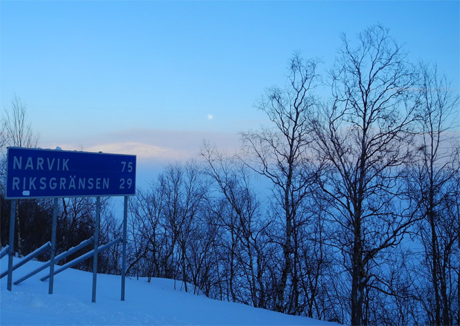 Mond vor der Schranke E10