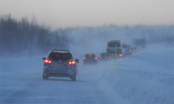 Konvoi auf dem Pass E10 nach Norwegen