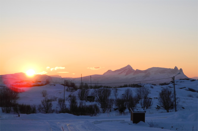 Sunset mit Sicht auf die Lofoten, 17.02.2011, 8:33 h