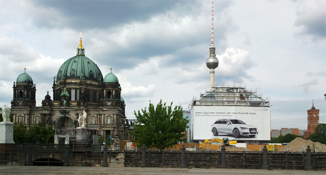 Angeblich Humbold-Box - tatsächlich aber Reklamefläche