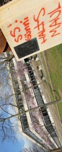 Günter Grass Denkmal "beschriftet"