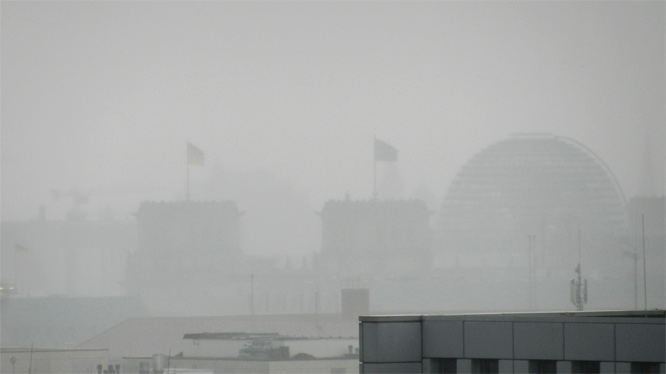 Sommerwetter über dem Reichstag