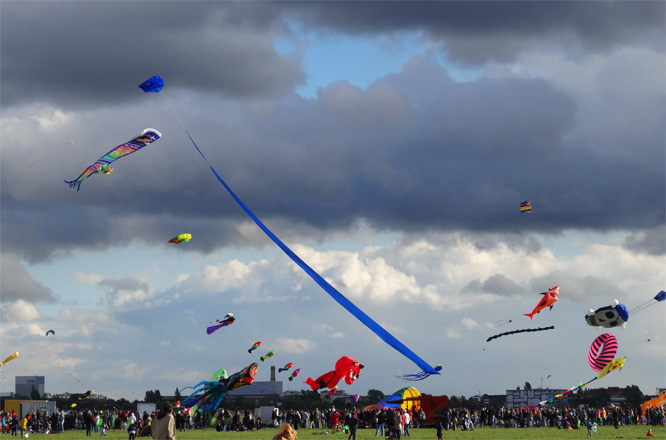 Riesendrachen auf dem Tempelhofer Feld