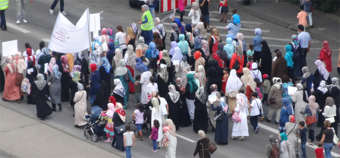 Demonstration der Moslembrüder in Berlin - Pro Mursi