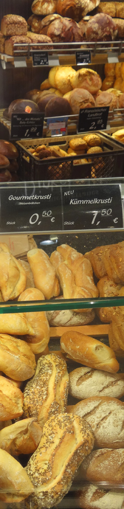 Brötchen in Galeria Kaufhof, Alexanderplatz