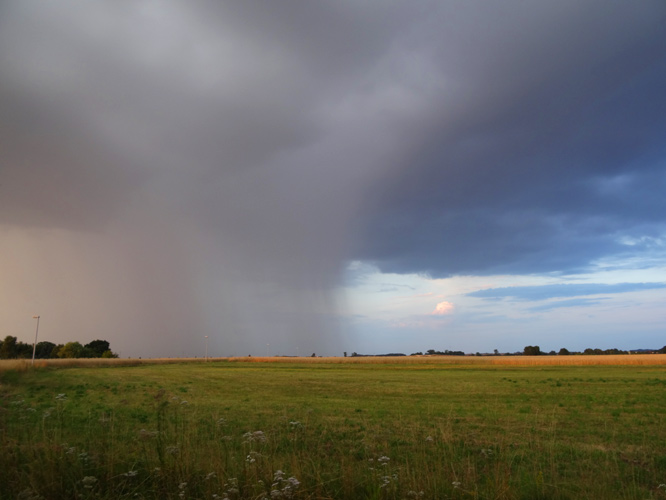 Gewitterregen bei Sonnenuntergang in Gommern