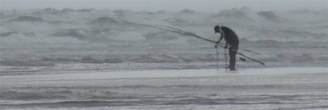Ein einsamer Fischer auf Terschelling