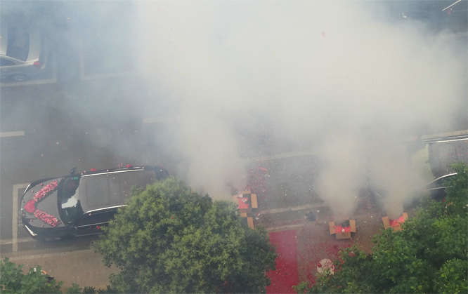 Viel Krach und Feuer bringen Glück