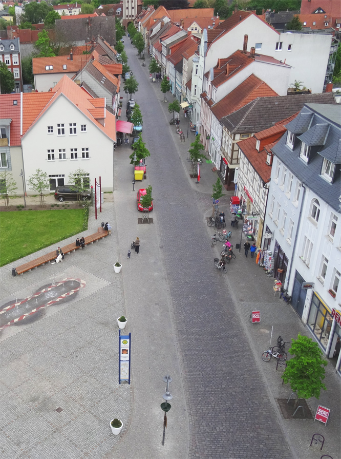 Neuperverstrasse und Platz vor dem Schwarzen Adler
