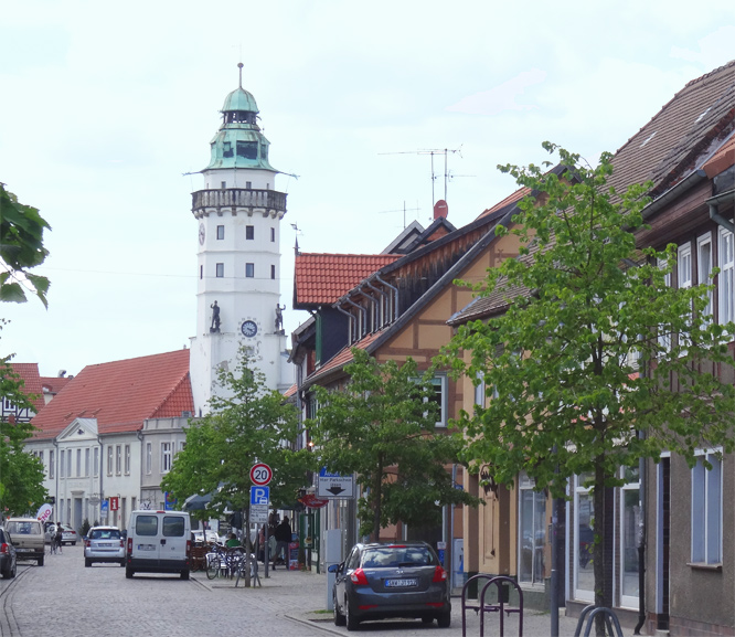 Salzwedel, Schwarzer Adler und Rathausturm