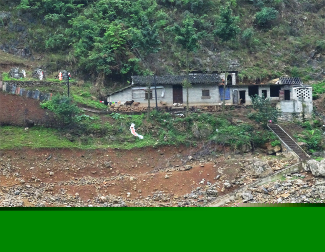 Bauernhof am Yangtze mit Terassenfeldern