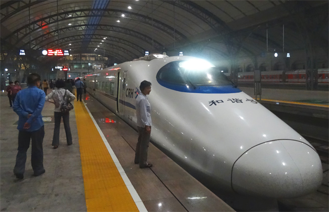 Der Zug CRH im Bahnhof von Hankou 