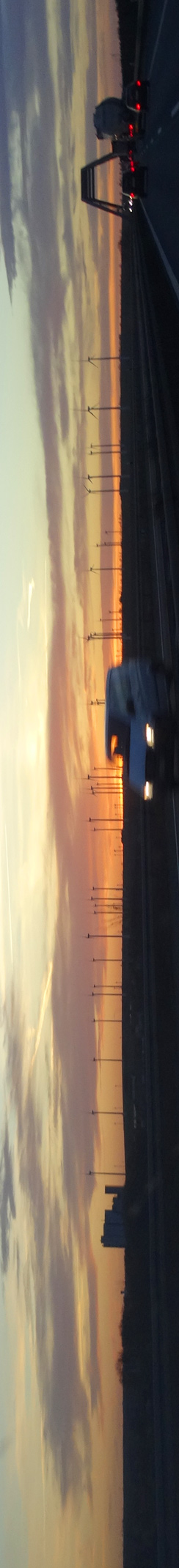 Auf der A14 bei Sonnenuntergang vor Plötzkau