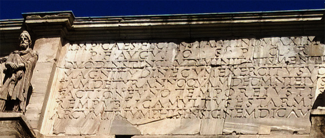 Schrift auf dem Triumphbogen  von Constantin- vor dem Colosseum, 4. Jahrhundert n. Chr.