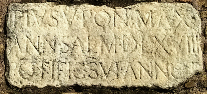 Inschrift an der Mauer des Vatican, Nähe Tunnel zu Bahnhof St. Pietro