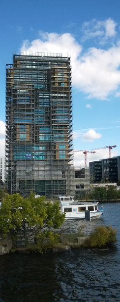 Hochhaus an der East Side Gallery