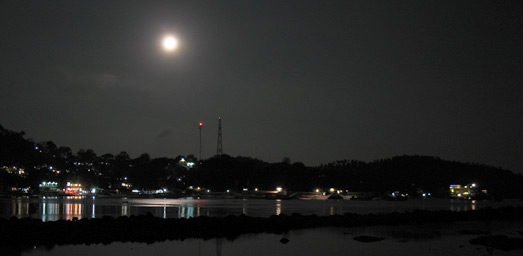 Vollmond heute Morgen über Sabang, 13. 04.2006, 4:13