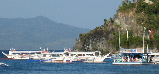 Floating Bar mit Verde Island