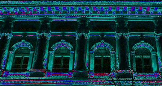 Beleuchtete Fassade in der Jägerstrasse, Berlin