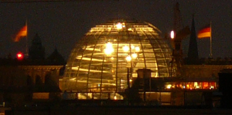 Reichstag bei Nacht