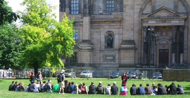 Debatte am Berliner Dom