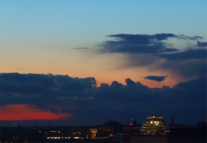 Reichstag nach Sonnenuntergang