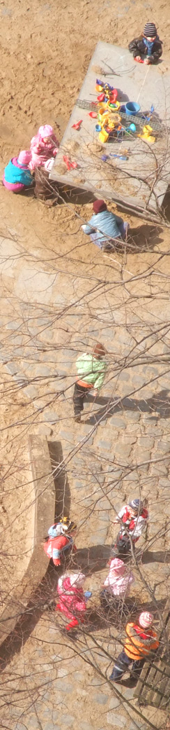 Kinder auf dem Spielplatz