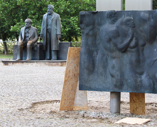 Marx-Engels-Denkmal Demontage